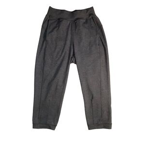 LULULEMON GREY CAPRIS WITH FRONT POCKETS/ Size Small